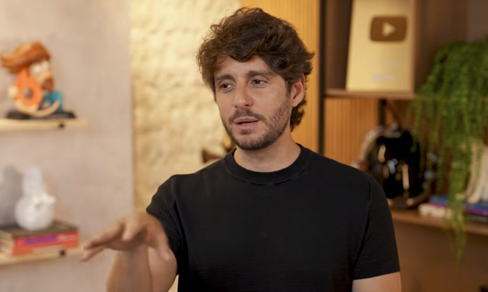 Leandro presentando la clase bono